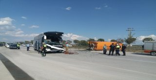 Yolcu Otobüsü Temizlik Aracına Çarptı: 1 Ölü, 15 Yaralı