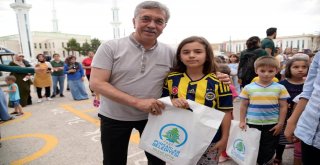 Başkan Çetinden Binlerce Çocuğa Spor Malzemesi