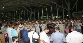 Hatayın İlk Hac Kafilesi Dualarla Uğurlandı