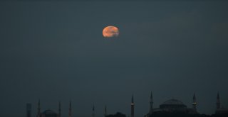 İstanbuldan Fotoğraflarla Kanlı Ay Tutulması