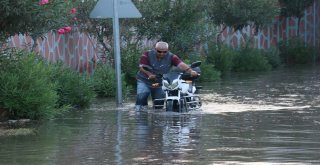 Sualtında Kalan Karayolu Havuz Oldu