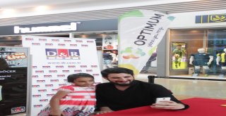 Yaşar Bayraktar Ve Yusuf Efe Göçer, Kitaplarını İmzaladı