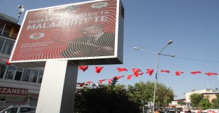 Malazgirt Bayraklarla Süslendi