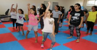 Yazın Keyfini Dans Ederek Çıkarıyorlar