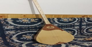 Kadim Türk Müziği Enstrümanı “Dombıra” Ankarada Üretiliyor