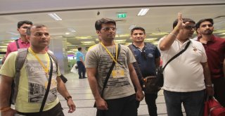 Hintli İş Adamının Tatile Gönderdiği 3 Bin 500 Çalışan, İstanbula Gelmeye Başladı