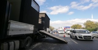 Beton Trafo Yüklü Tır, Üst Geçide Takıldı