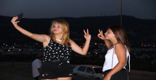 Kanlı Ay İle Aynı Karede Fotoğraf Çekinmek İçin Yarıştılar