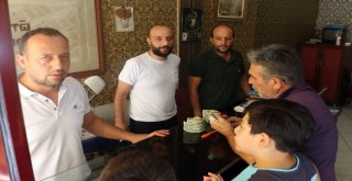 Okul İçin Biriktirdikleri Dolarları Liraya Çevirdiler