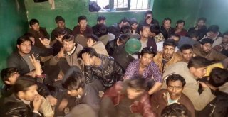 Ağrıda Bir Eve Hapsedilmiş 250 Kaçak Göçmen Yakalandı, 10 Şüpheli Tutuklandı