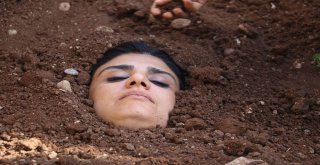 Diri Diri Toprağa Gömüldüler