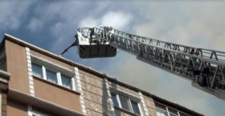 Mahalleliyi Sokağa Döken Yangın Umurlarında Olmadı