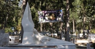 Kadın Basketbolcular Özgecanın Mezarına Çiçek Bıraktı