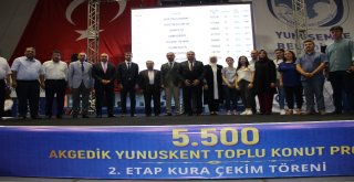 İlk Kez Ev Sahibi Olmanın Mutluluğunu Yaşadılar