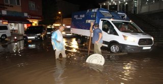 Trabzonun Araklı İlçesinde Şiddetli Yağış Etkili Oldu