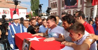 Şehit Anne Ve Oğluna Gözü Yaşlı Veda