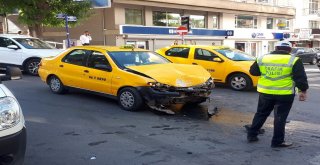 Ankarada Trafik Kazası: 2 Yaralı