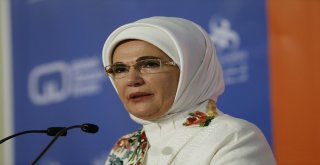 Emine Erdoğana Londrada “İnsani Hizmet Takdir Ödülü” Verildi