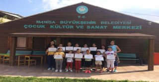 Okul Öncesi Minikler Belgelerini Aldı