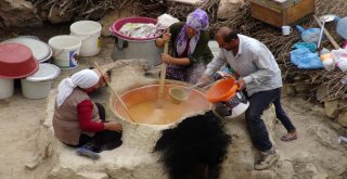 Gercüşte Sonbahar İle Birlikte Üzümden Pekmez, Pestil Ve Sucuk Yapımı Başladı