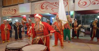 (Özel) Diriliş Ertuğrul Hayranı Baba Oğul Sahneye Alp Kıyafetiyle Çıktı