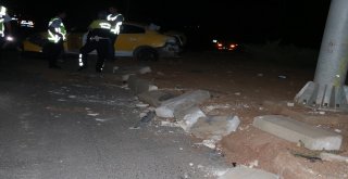 Şanlıurfada Ticari Taksi İle Otomobil Çarpıştı: 1İ Ağır, 5 Yaralı