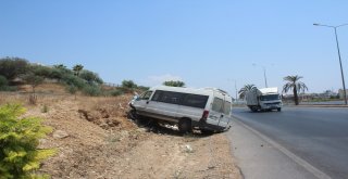 Karşı Şeride Geçen Minibüs İstinat Duvarına Çarparak Durabildi: 1 Yaralı