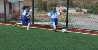 Köyün Altın Kızları Önyargıları Futsalla Yıktı