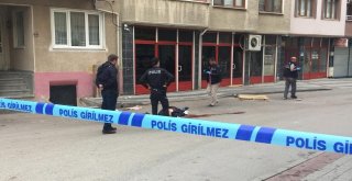 Bursada Kadın Yüzünden Cinayet...herkesin Gözü Önünde Bıçaklanarak Öldürüldü
