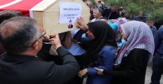 Yıldırım Düşmesi Sonucu Hayatını Kaybeden Genç Savcı Son Yolcuğuna Uğurlandı