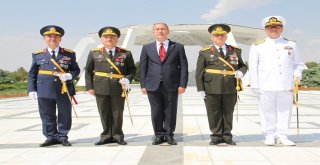 Bakan Akar: Azim Ve Kararlılıkla Mücadelemiz Devam Edecek