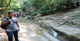 Kayalıdere Şelaleleri Ziyaretçi Akınına Uğruyor