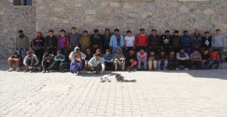 Başkalede 43 Kaçak Göçmen Yakalandı