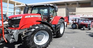 Devasa Traktör Fuarın İlgi Odağı Oldu