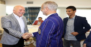 Başkan Sekmen, Osmanlı Kriket Kulübü Başkanı Salıeyi Ağırladı