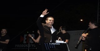 Aşk Şarkılarının Adamı Ferhat Göçer, Unutulmaz Bir Gece Yaşattı