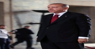 Cumhurbaşkanı Erdoğan Anıtkabiri Ziyaret Etti