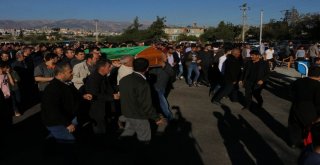 Düğün Dönüşü Kazada Ölen Baba-Oğul Yan Yana Defnedildi