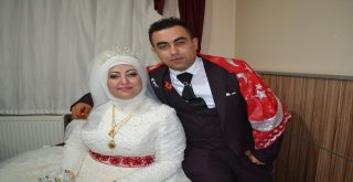 Gelin Ve Damattan Örnek Davranış