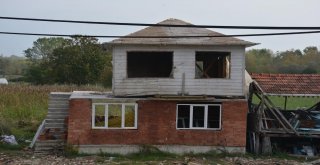 Baba Yadigarı Evi, Kendi Evinin Üzerine Taşıdı