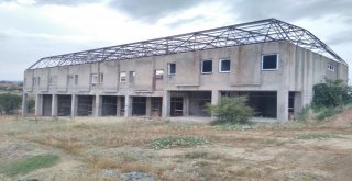 276 Bin Liraya Mal Olan Bina Çürümeye Terk Edildi