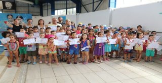 Minik Yüzücüler Kursları Tamamladı