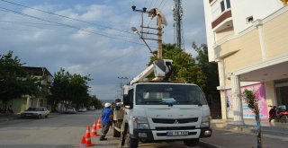 Evin Balkonundan Uçan Halı Elektrik Tellerinin Üzerine Düştü