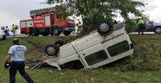 Direksiyon Başında Eşiyle Tartışırken Kaza Yaptı: 5 Yaralı