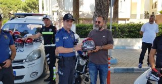 Bayındır Polisi Ceza Yerine Kask Dağıttı