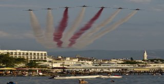 Türk Yıldızlarından Nefes Kesen Gösteri