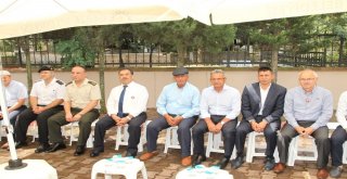 Ömer Halisdemirin Babası Ve Kardeşi Gebzede Şehitliği Ziyaret Etti