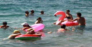 Eylül Ayında Konyaaltında Deniz Keyfi