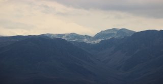 Munzur Dağı Zirvelerine Kar Yağdı