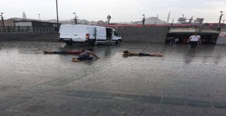 İstanbulda Çocukların Yağmur Sevinci